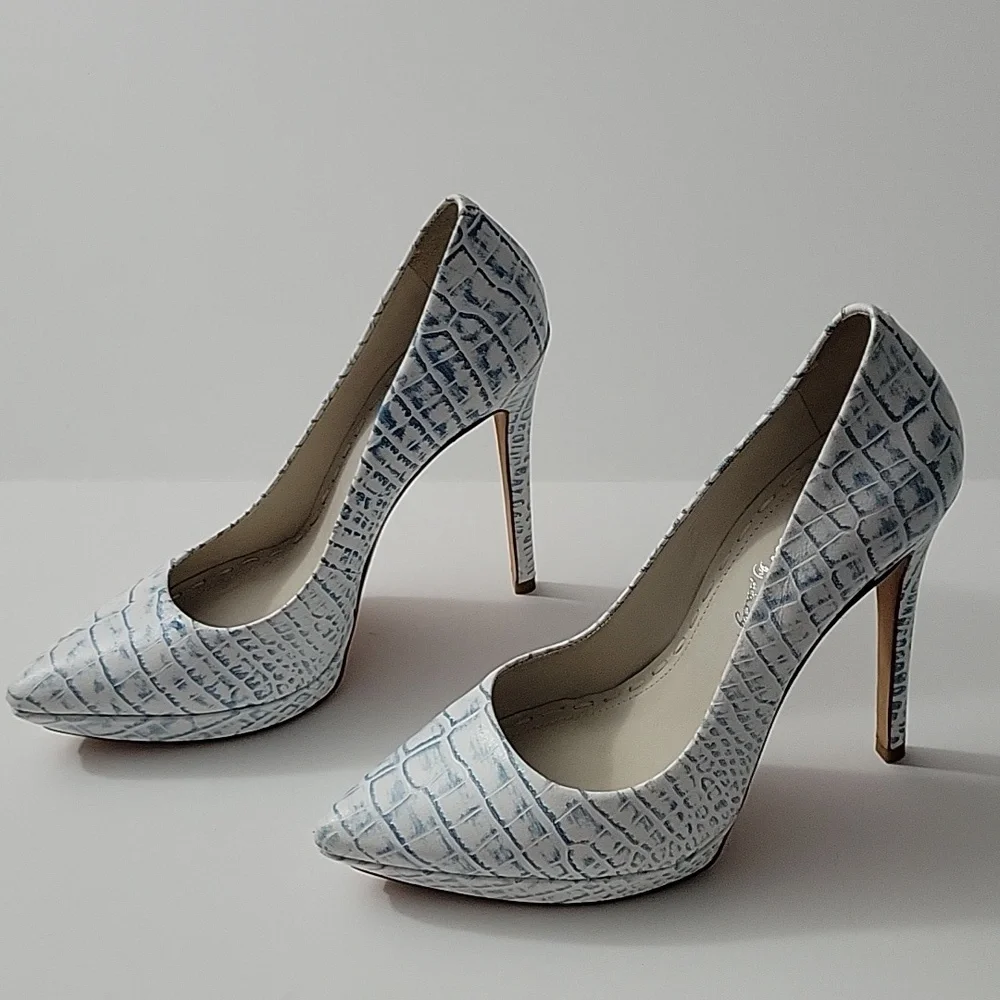NWOB Alice + Olivia Dina Snakeskin Blue White Hi Heel Pumps Size 39